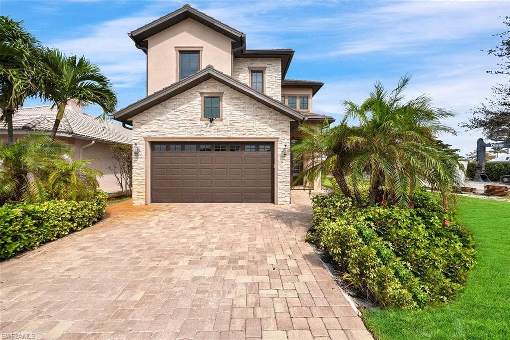 699 98th Ave N, Naples, FL 34108-1