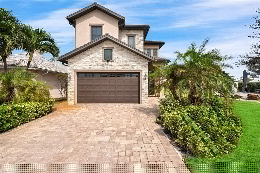 699 98th Ave N, Naples, FL 34108-2