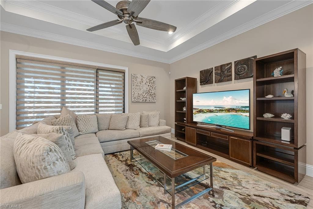 699 98th Ave N, Naples, FL 34108-3