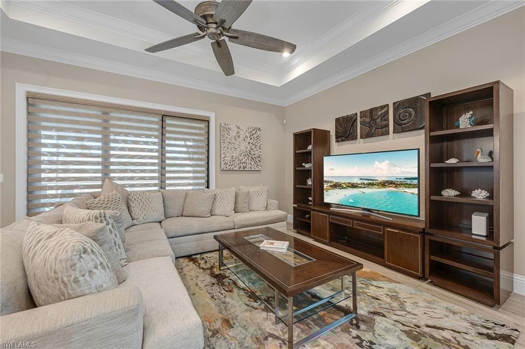699 98th Ave N, Naples, FL 34108-3