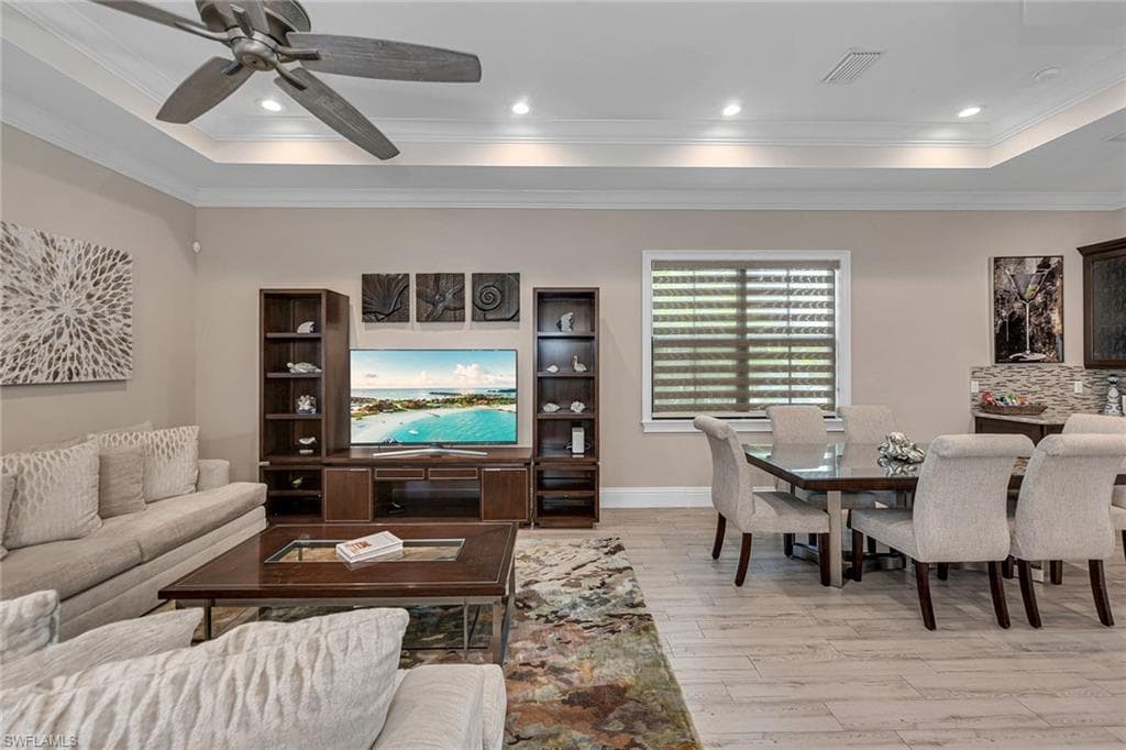 699 98th Ave N, Naples, FL 34108-4