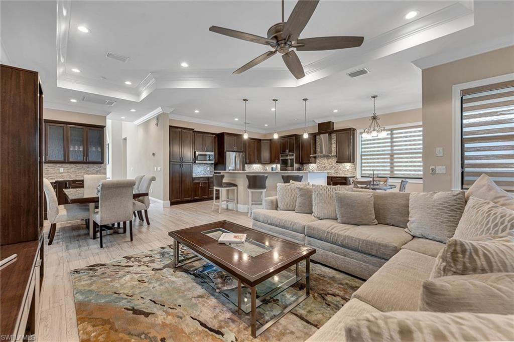 699 98th Ave N, Naples, FL 34108-5