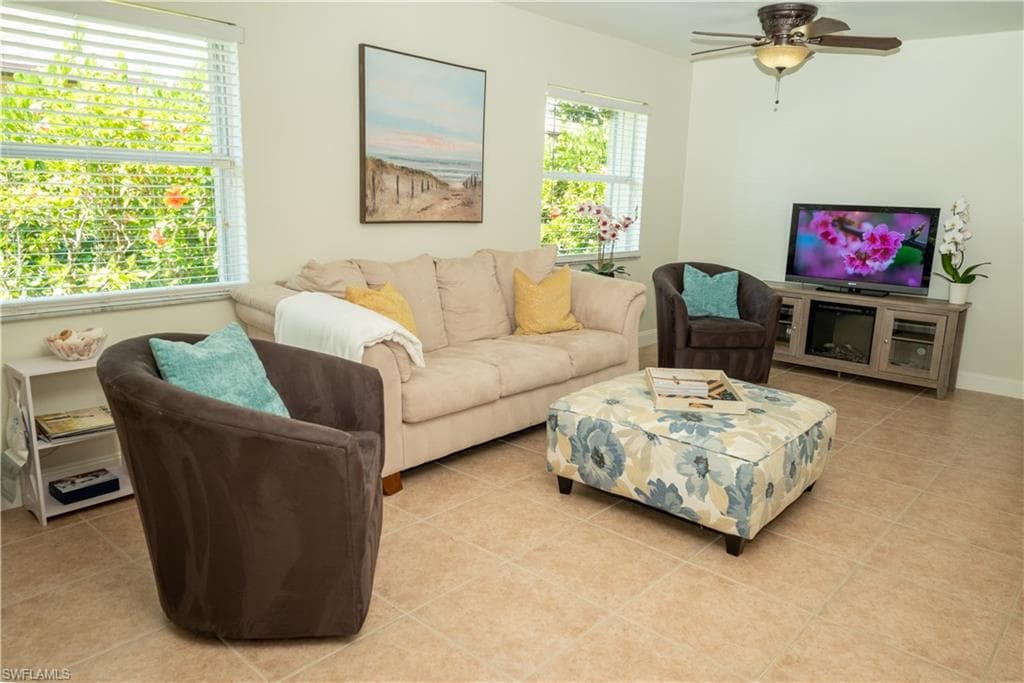 2247 Pineland Ave, Naples, FL 34112-9