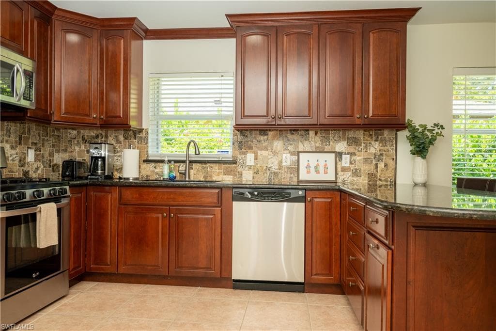 2247 Pineland Ave, Naples, FL 34112-11
