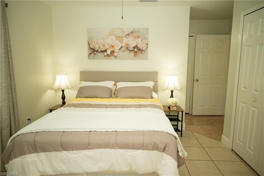 2247 Pineland Ave, Naples, FL 34112-16