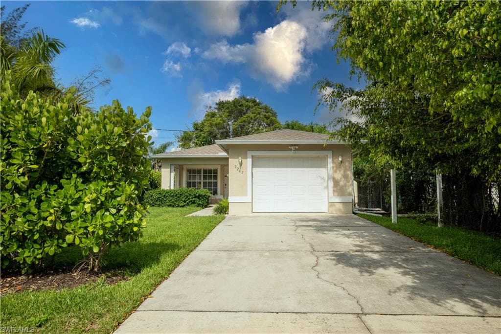 2247 Pineland Ave, Naples, FL 34112-1
