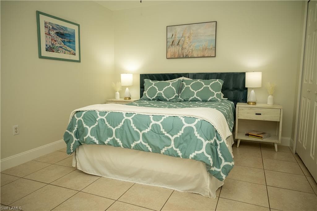 2247 Pineland Ave, Naples, FL 34112-19
