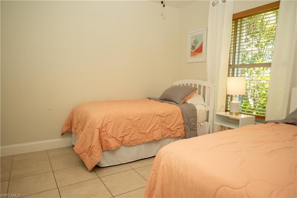 2247 Pineland Ave, Naples, FL 34112-21