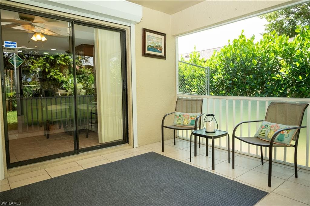 2247 Pineland Ave, Naples, FL 34112-25