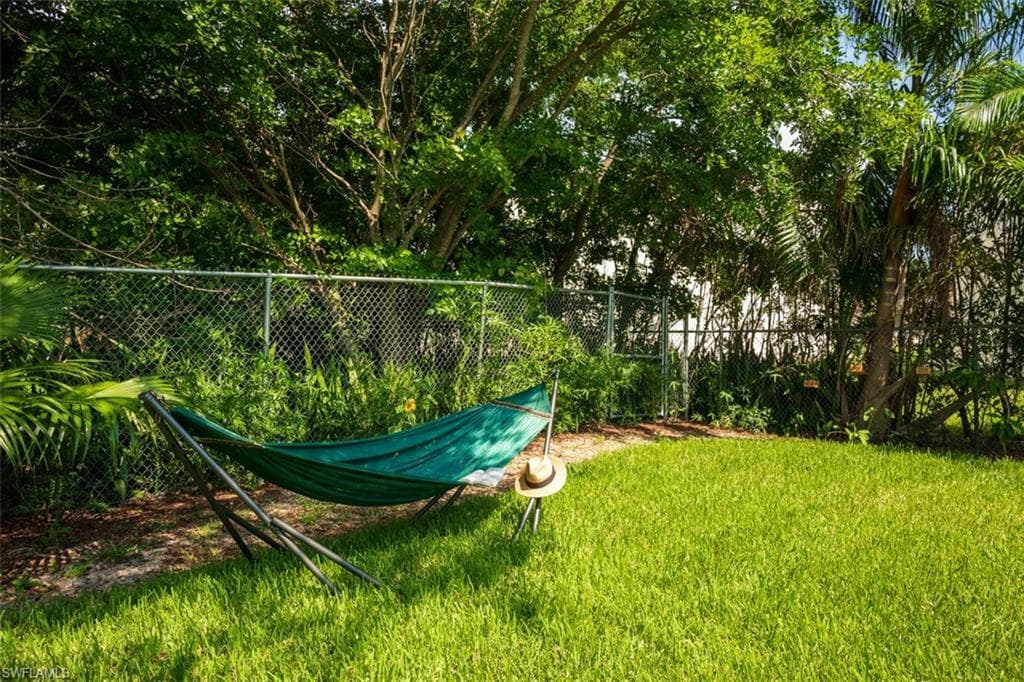 2247 Pineland Ave, Naples, FL 34112-26