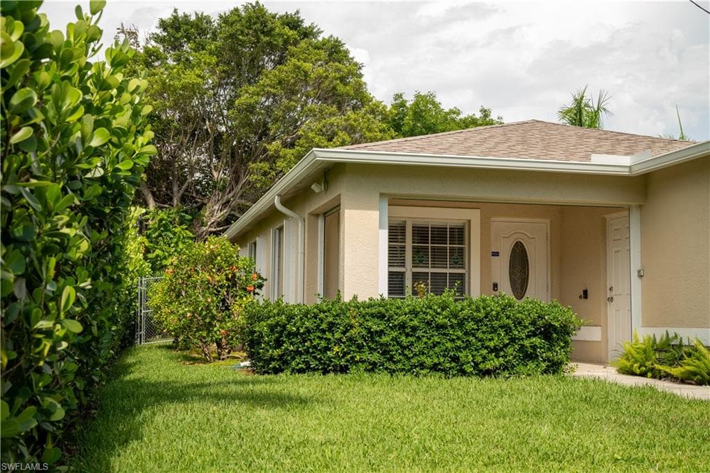 2247 Pineland Ave, Naples, FL 34112-4