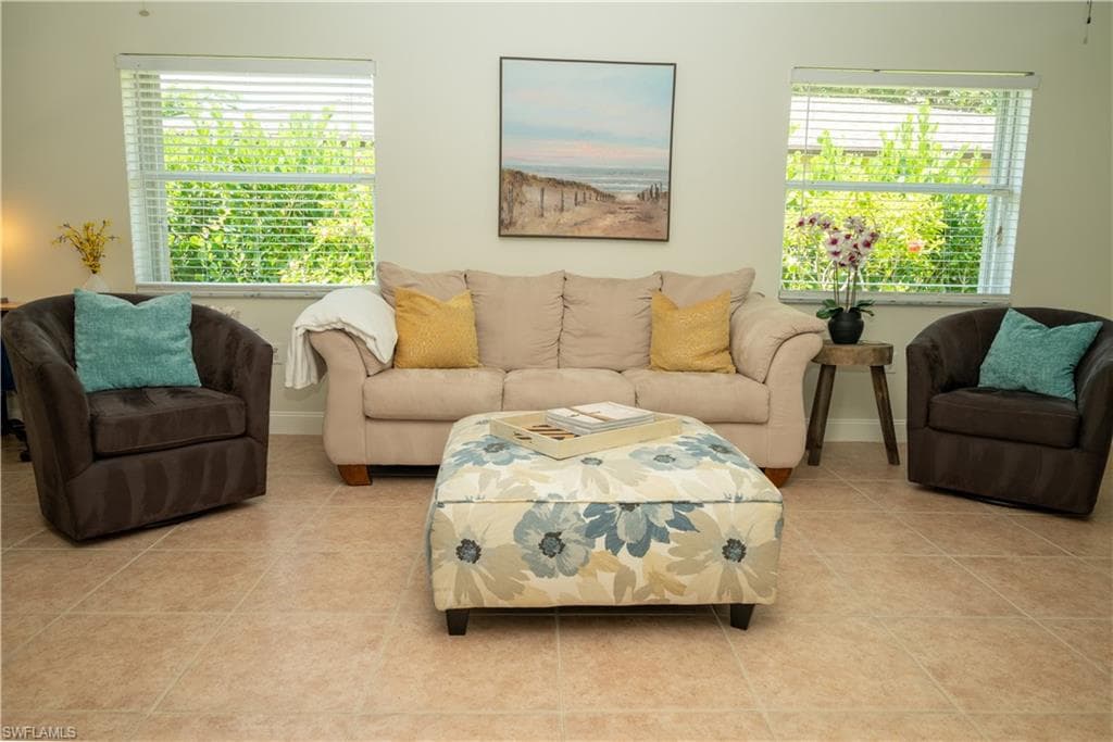 2247 Pineland Ave, Naples, FL 34112-7