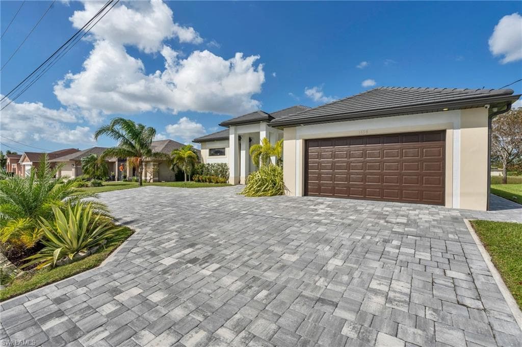 1625 5th Ter, Cape Coral, FL 33909-5