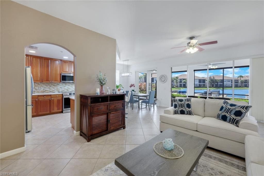 8763 Coastline Ct 8-101, Naples, FL 34120-9