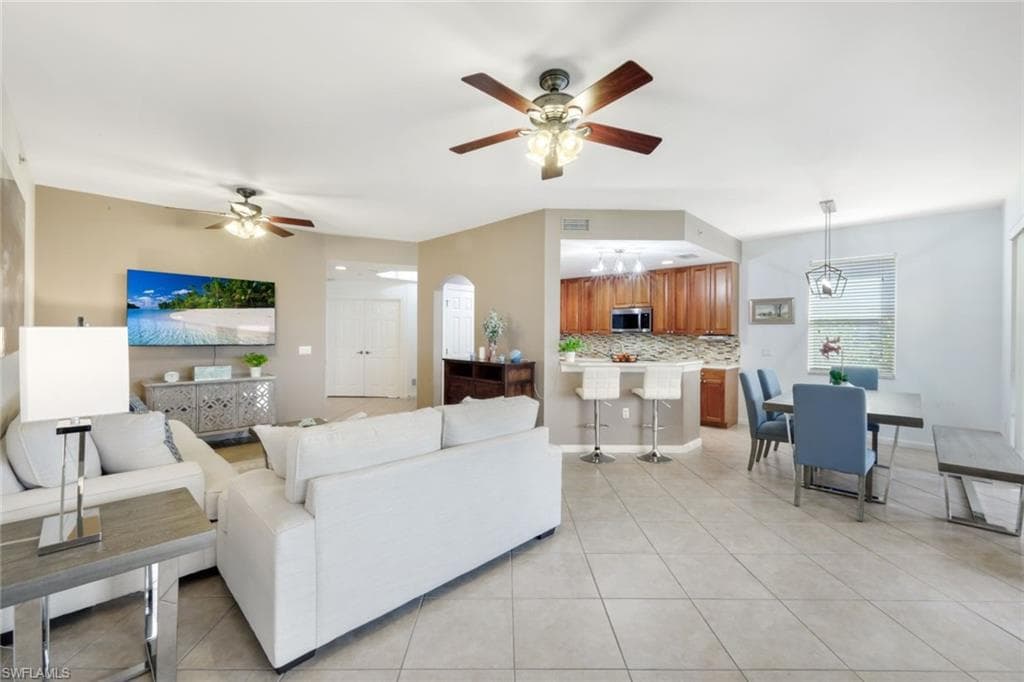 8763 Coastline Ct 8-101, Naples, FL 34120-10