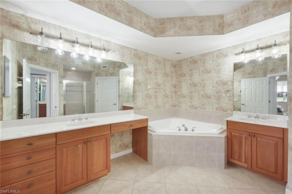 8763 Coastline Ct 8-101, Naples, FL 34120-14
