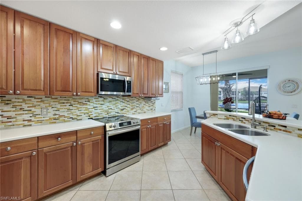 8763 Coastline Ct 8-101, Naples, FL 34120-4