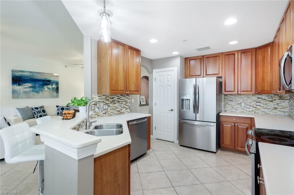 8763 Coastline Ct 8-101, Naples, FL 34120-6