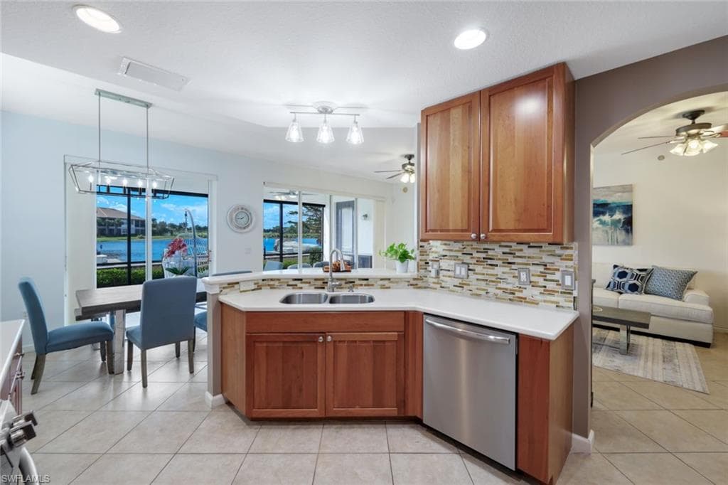 8763 Coastline Ct 8-101, Naples, FL 34120-7