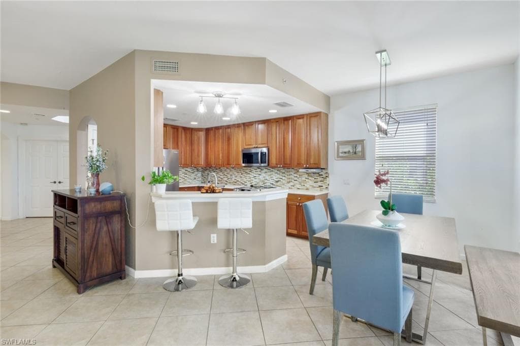 8763 Coastline Ct 8-101, Naples, FL 34120-8
