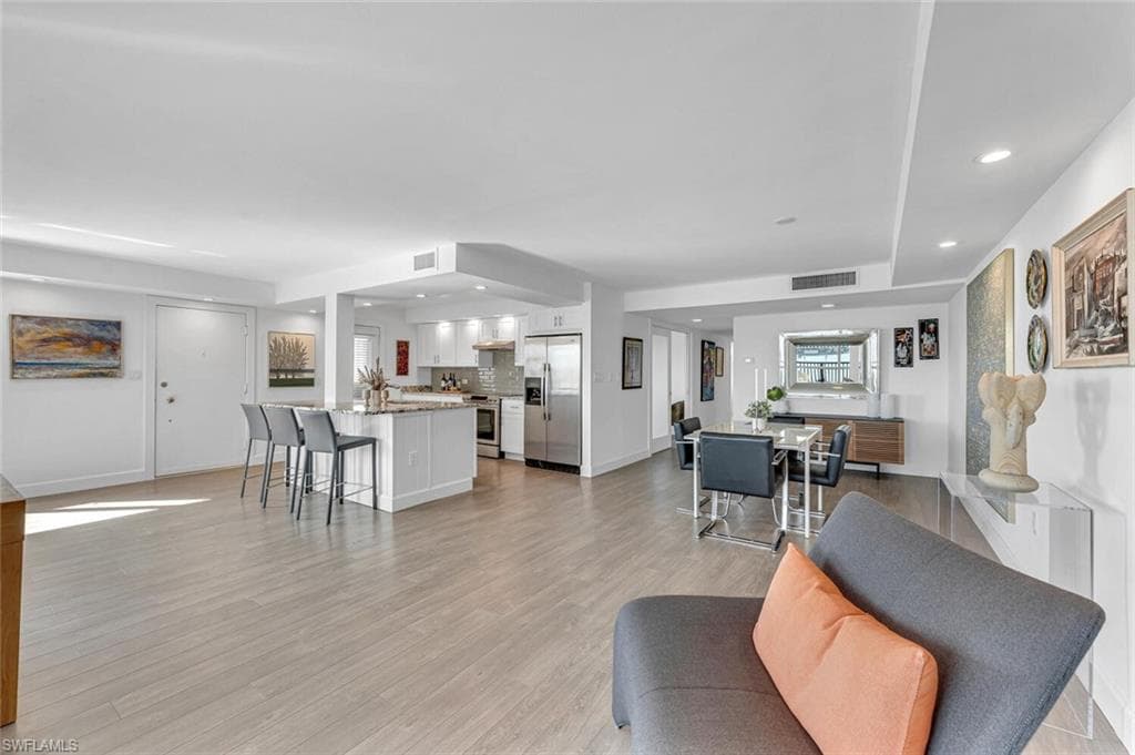 222 Harbour Dr 503, Naples, FL 34103-11