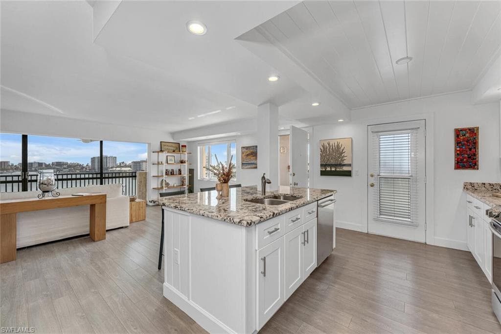 222 Harbour Dr 503, Naples, FL 34103-16