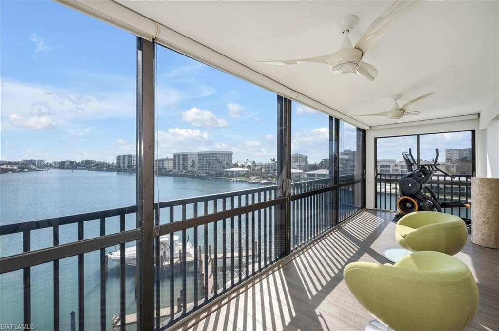 222 Harbour Dr 503, Naples, FL 34103-1