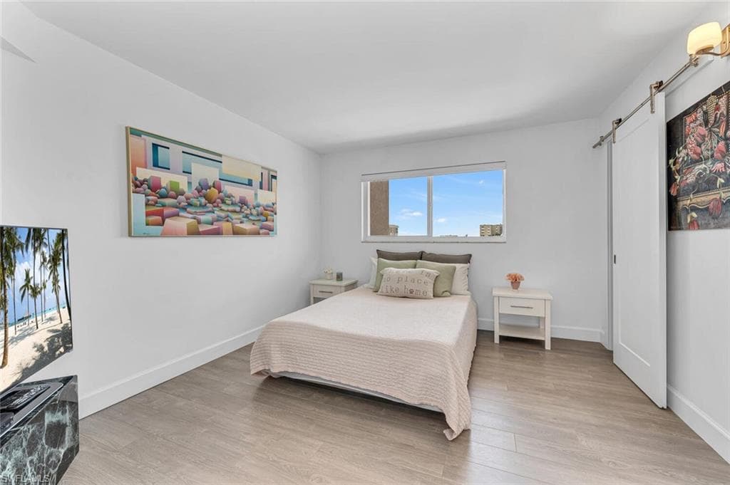 222 Harbour Dr 503, Naples, FL 34103-19