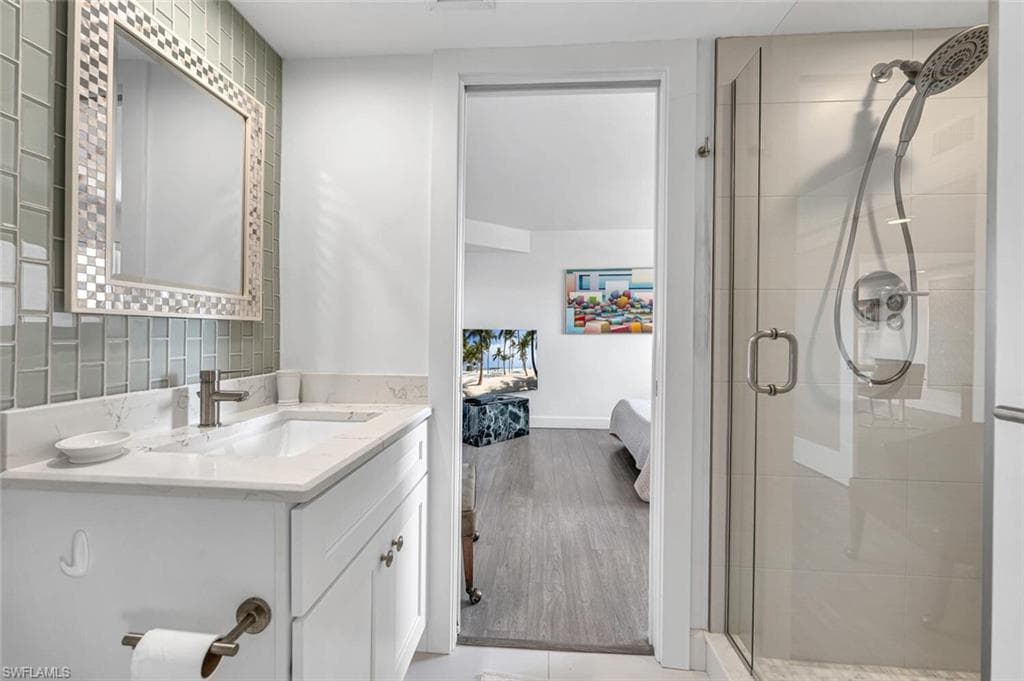 222 Harbour Dr 503, Naples, FL 34103-20