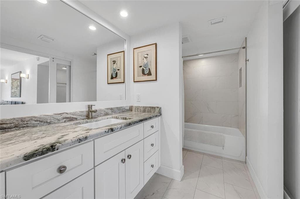222 Harbour Dr 503, Naples, FL 34103-21