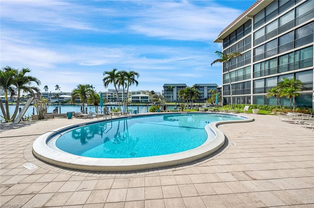 222 Harbour Dr 503, Naples, FL 34103-22