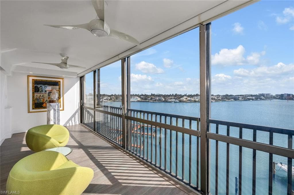 222 Harbour Dr 503, Naples, FL 34103-7