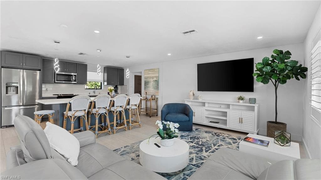 493 Willet Ave, Naples, FL 34108-2