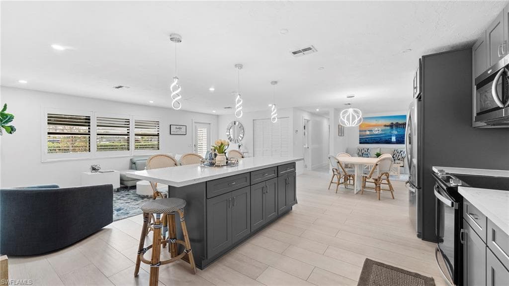 493 Willet Ave, Naples, FL 34108-3
