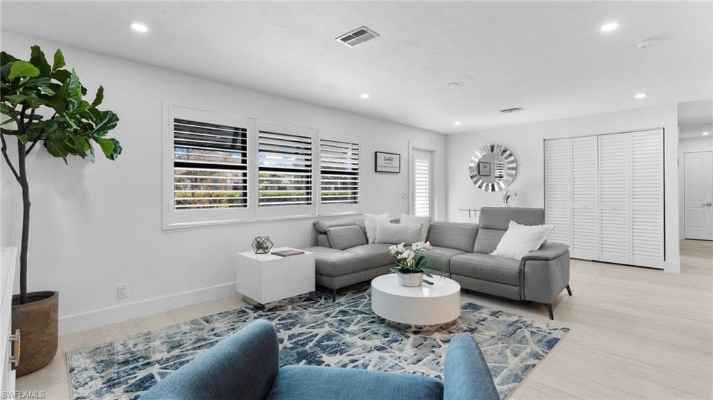 493 Willet Ave, Naples, FL 34108-4