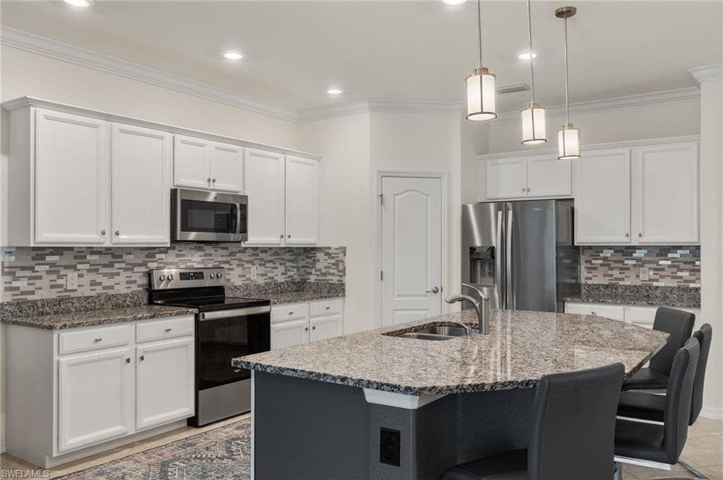 1586 Marton Ct, Naples, FL 34113-9
