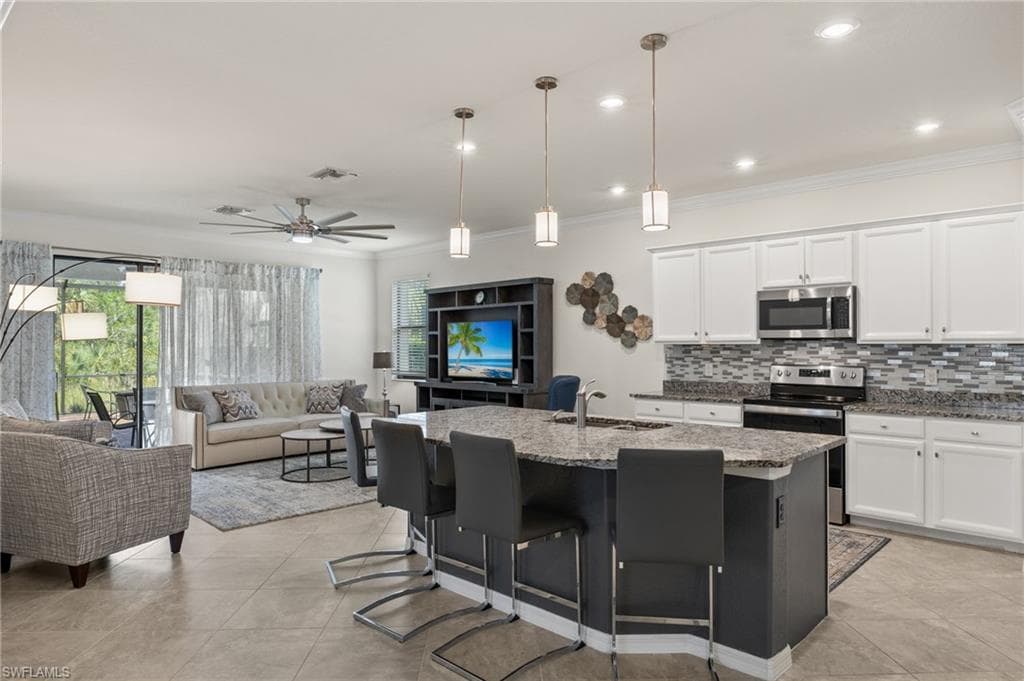 1586 Marton Ct, Naples, FL 34113-7