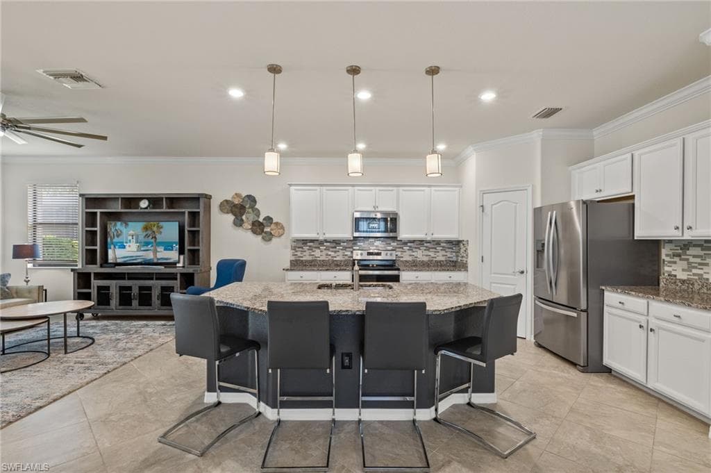 1586 Marton Ct, Naples, FL 34113-8