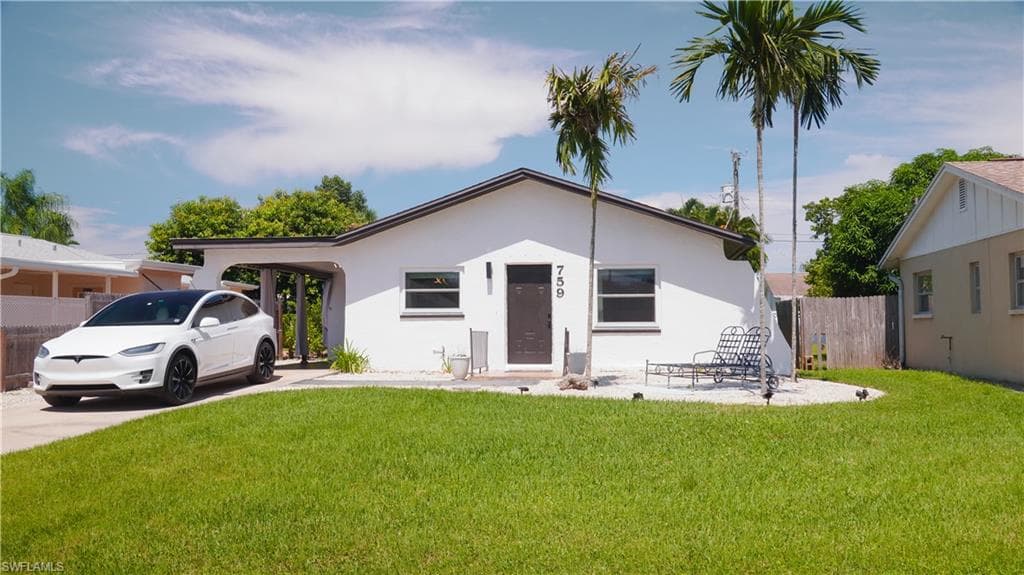 759 100th Ave N, Naples, FL 34108-11