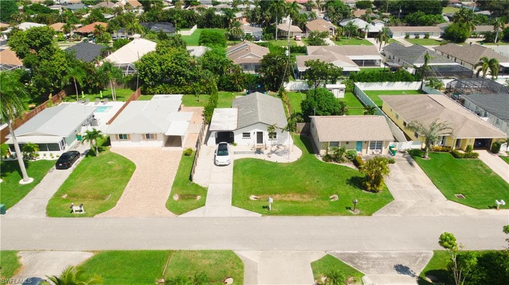 759 100th Ave N, Naples, FL 34108-5