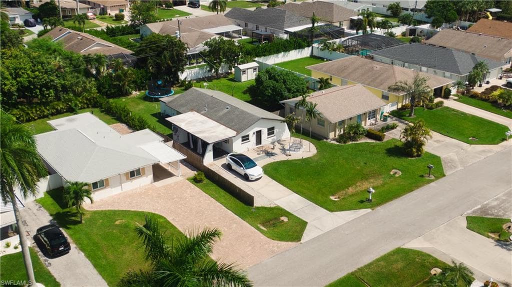 759 100th Ave N, Naples, FL 34108-6