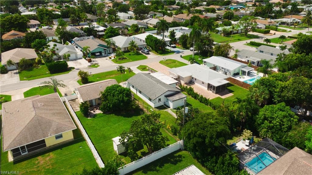 759 100th Ave N, Naples, FL 34108-8