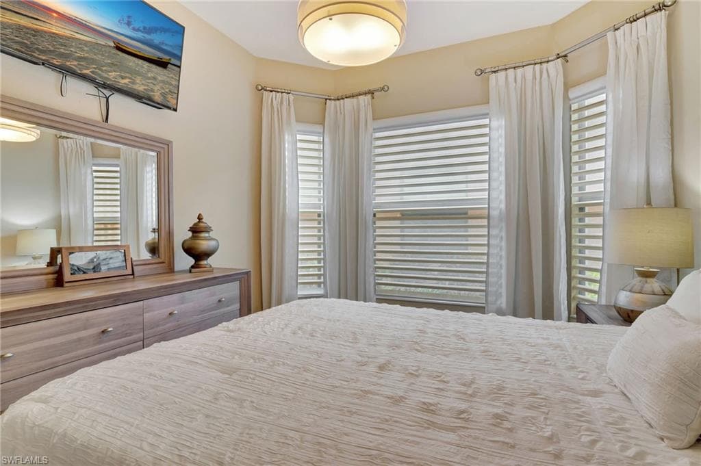 6620 Roma Way, Naples, FL 34113-35