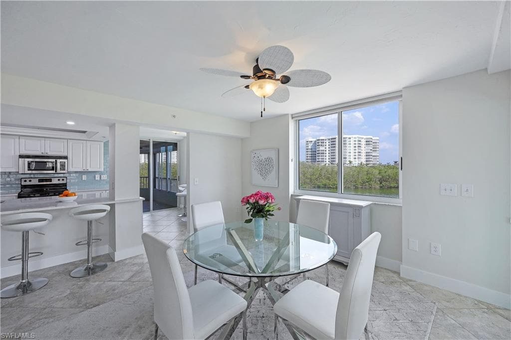 25 Bluebill Ave A-201, Naples, FL 34108-16