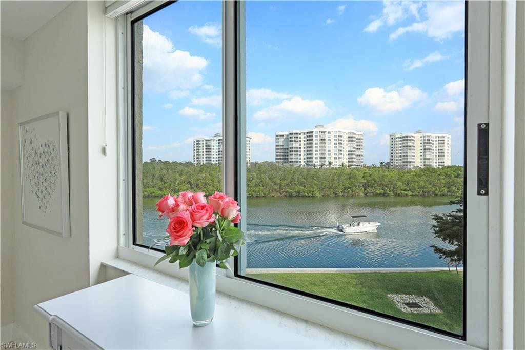 25 Bluebill Ave A-201, Naples, FL 34108-17