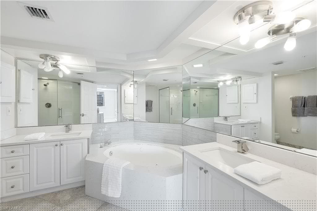 25 Bluebill Ave A-201, Naples, FL 34108-20