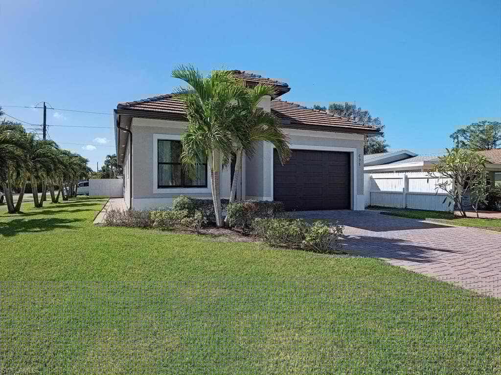 698 103rd Ave N, Naples, FL 34108-1