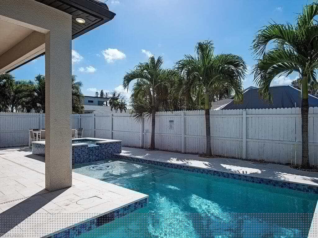 698 103rd Ave N, Naples, FL 34108-4