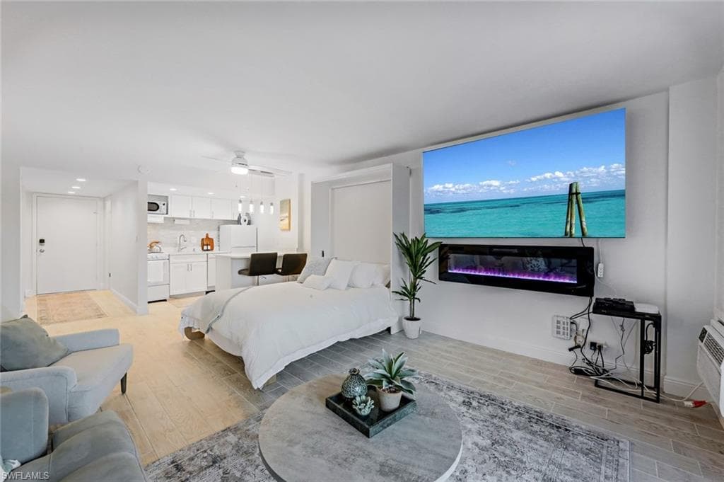 5 Bluebill Ave 205, Naples, FL 34108-9