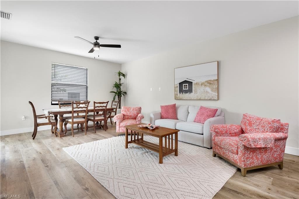 3374 Seagrape Ave, Naples, FL 34104-4